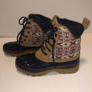 Khombu Boots size 6 winter and snow and rain NWOT